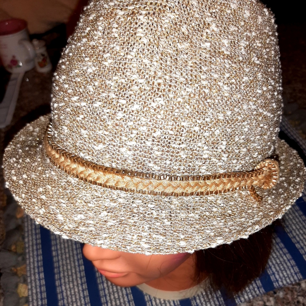 Fancy hat - Picture 2 of 3